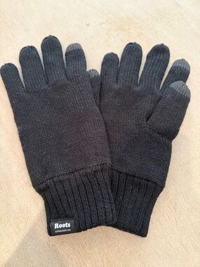 Roots Black Knit Touchscreen Gloves with Gray Tips